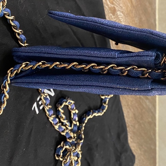 Chanel Wallet on a Chain - Picture 8 of 11